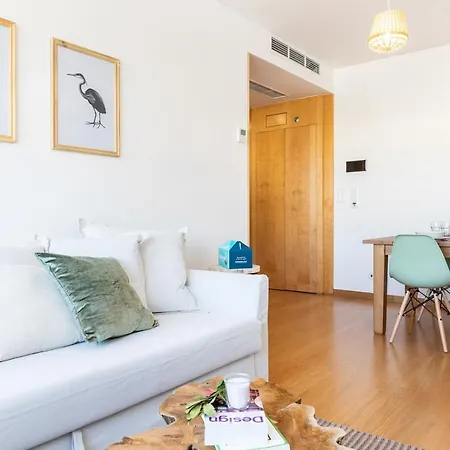 Stylish 1bed Apt Near Laranjeiras 4 Mins To Metro Lizbona